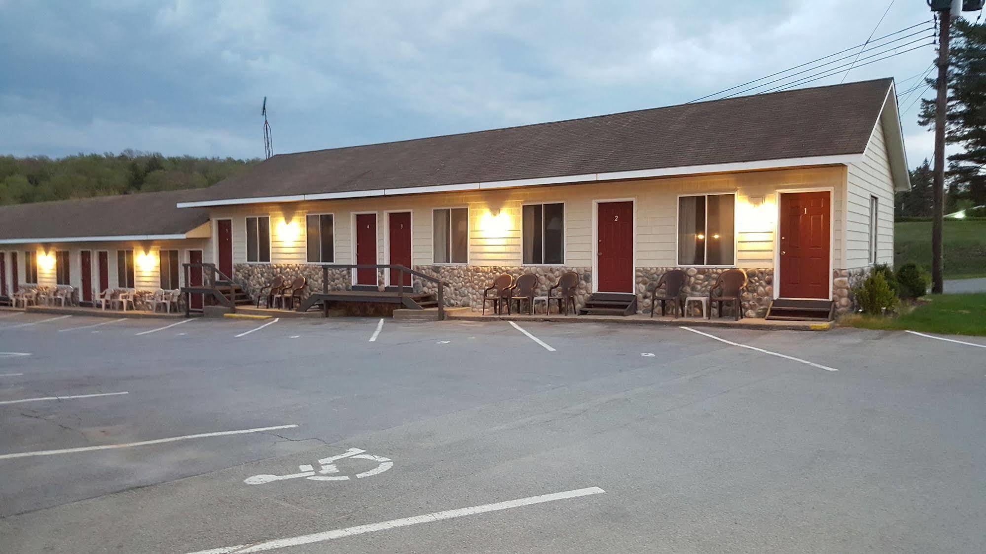 أولد فورغ ‪‪Clark's Beach Motel‬‬  المظهر الخارجي الصورة