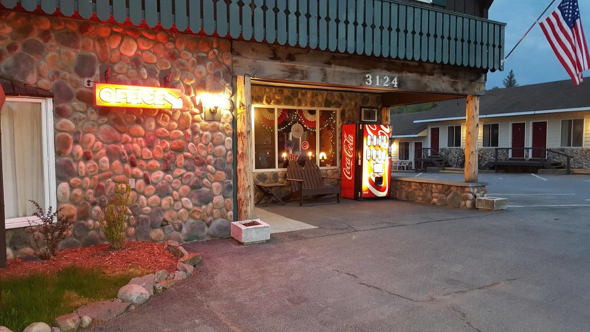أولد فورغ ‪‪Clark's Beach Motel‬‬  المظهر الخارجي الصورة