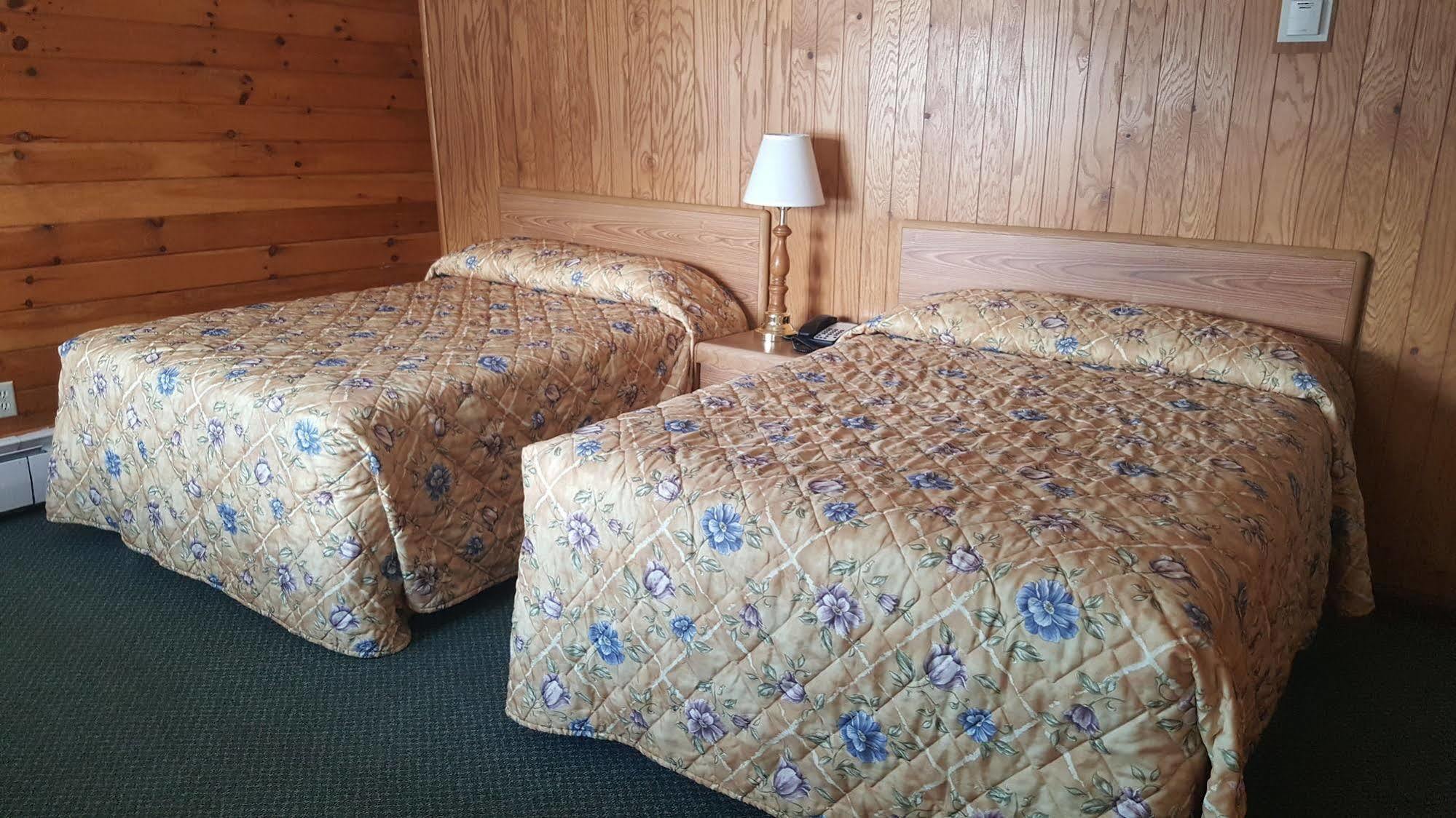 أولد فورغ ‪‪Clark's Beach Motel‬‬  المظهر الخارجي الصورة